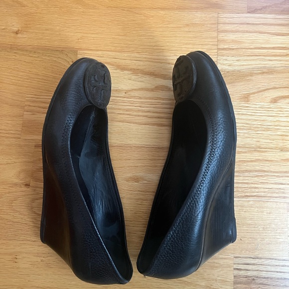 Tory Burch Sally Tumbled Leather Wedge - Picture 2 of 5